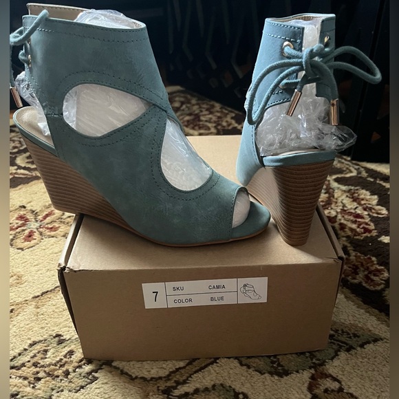 Journee Collection Camia Blue Wedges Size 7 New In Box - Picture 4 of 16